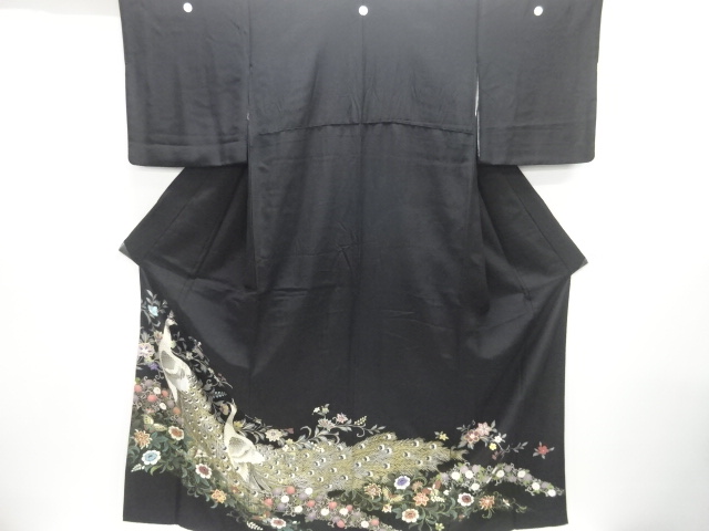 孔雀に蝶・牡丹唐草模様刺繍留袖（比翼付き）